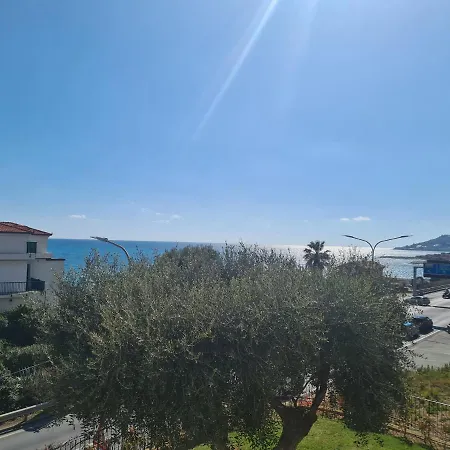 Bell'alloggio A Due Passi Dalle Spiagge Di * Riva Ligure