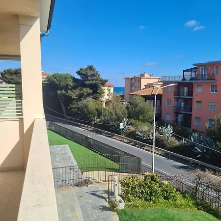 Lägenhet Bell'alloggio A Due Passi Dalle Spiagge Di