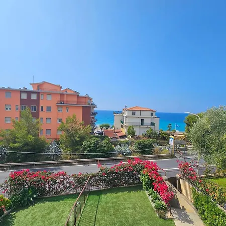 Bell'alloggio A Due Passi Dalle Spiagge Di Διαμέρισμα Riva Ligure