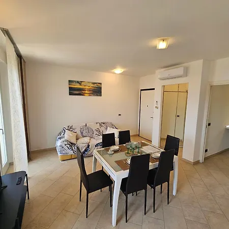 Bell'alloggio A Due Passi Dalle Spiagge Di Lägenhet Riva Ligure