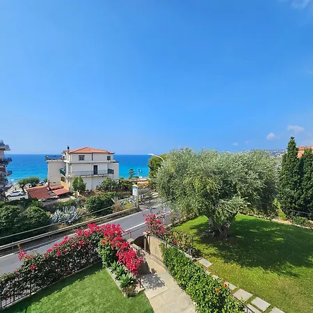 Bell'alloggio A Due Passi Dalle Spiagge Di Διαμέρισμα *