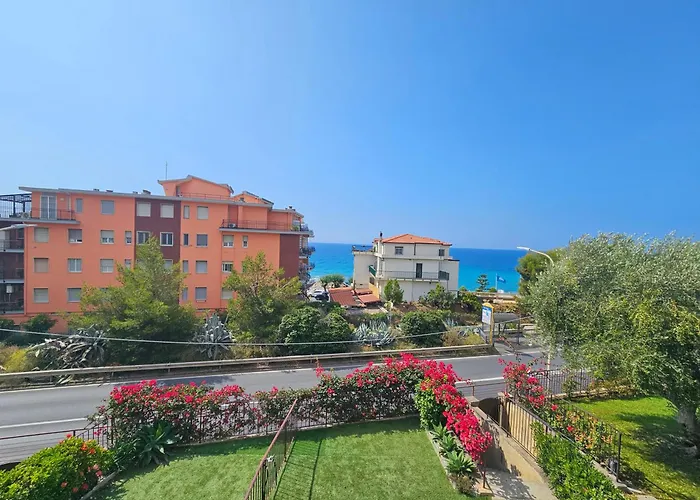 Bell'alloggio A Due Passi Dalle Spiagge Di Lägenhet Riva Ligure